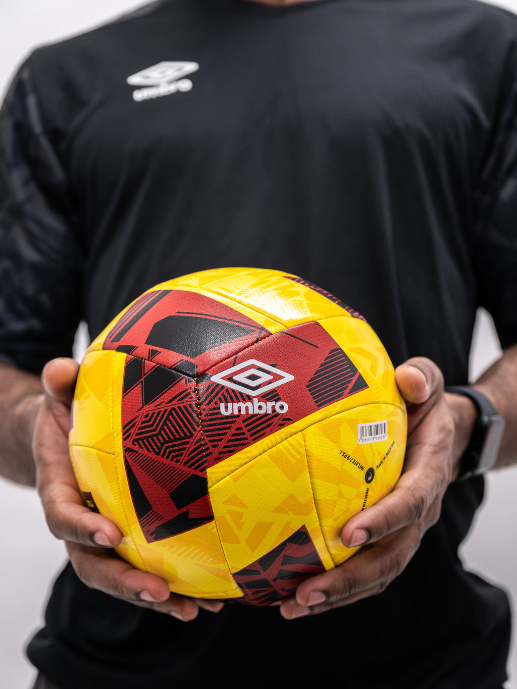 UMBRO Futsal Swerve Ball - Size 4